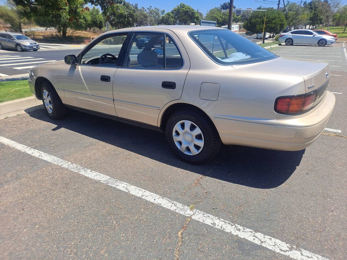 Toyota-camry-1993-silver-9