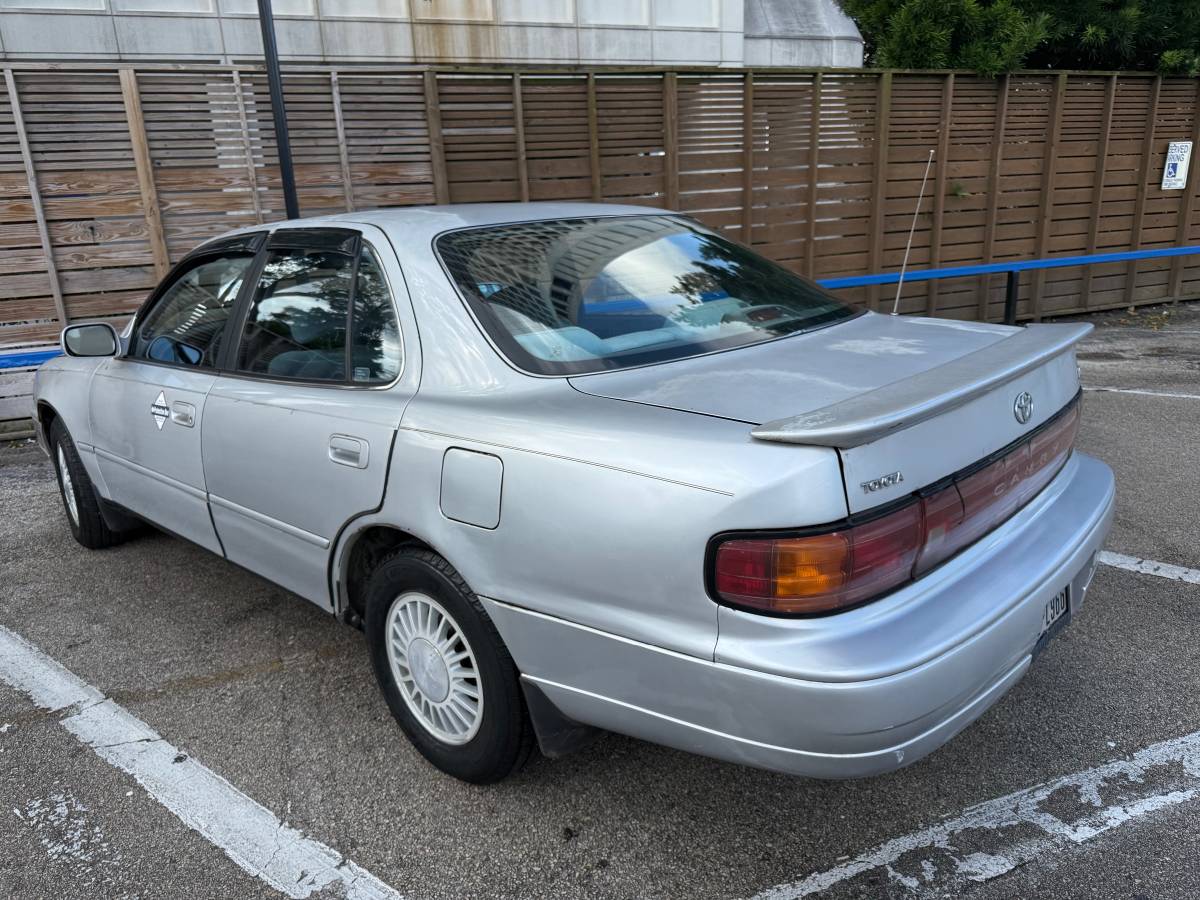 Toyota-camry-1993-silver