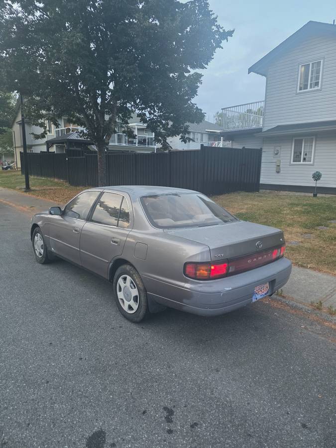 Toyota-camry-1994-grey-1
