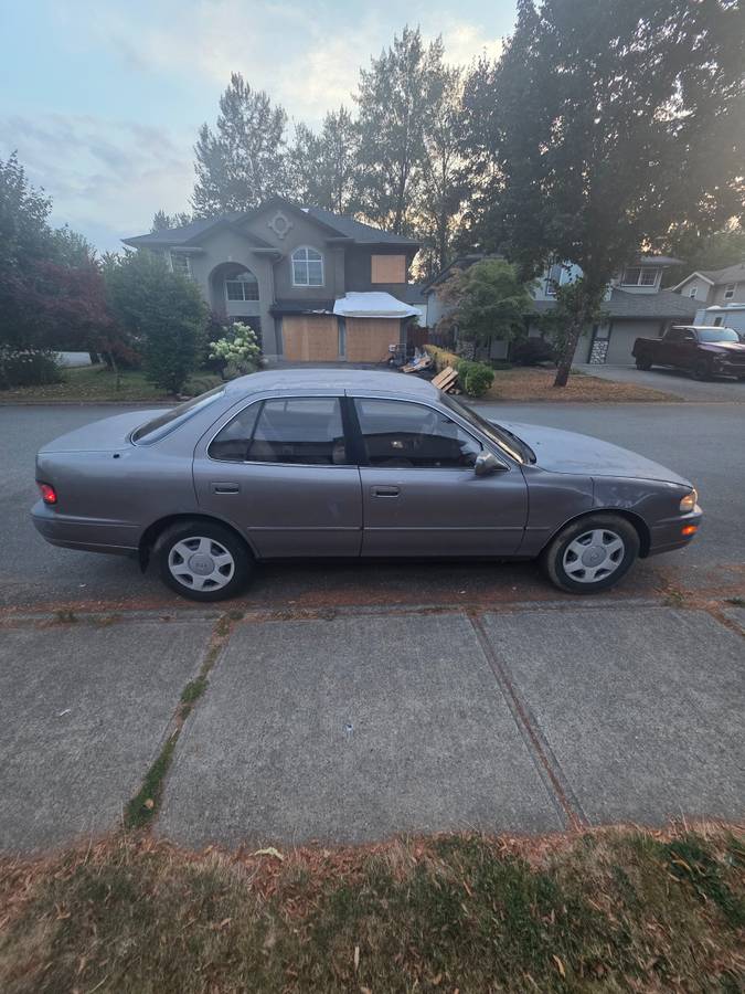 Toyota-camry-1994-grey