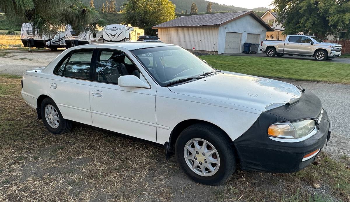 Toyota-camry-1995-white-1