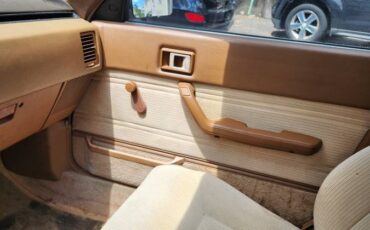Toyota-camry-le-1984-10