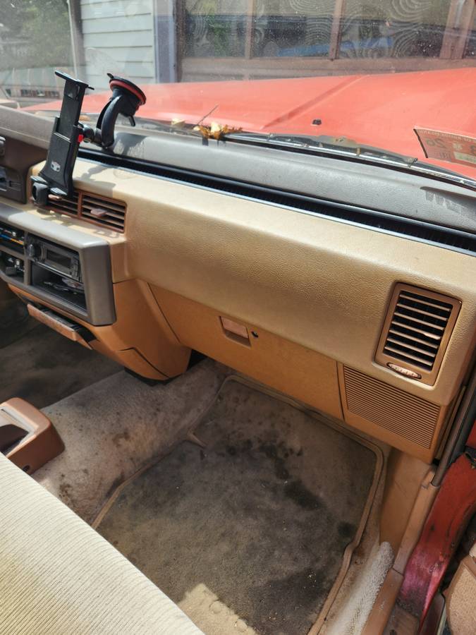 Toyota-camry-le-1984-7