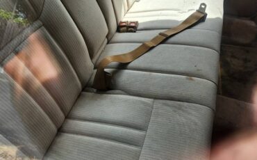Toyota-camry-le-1984-9