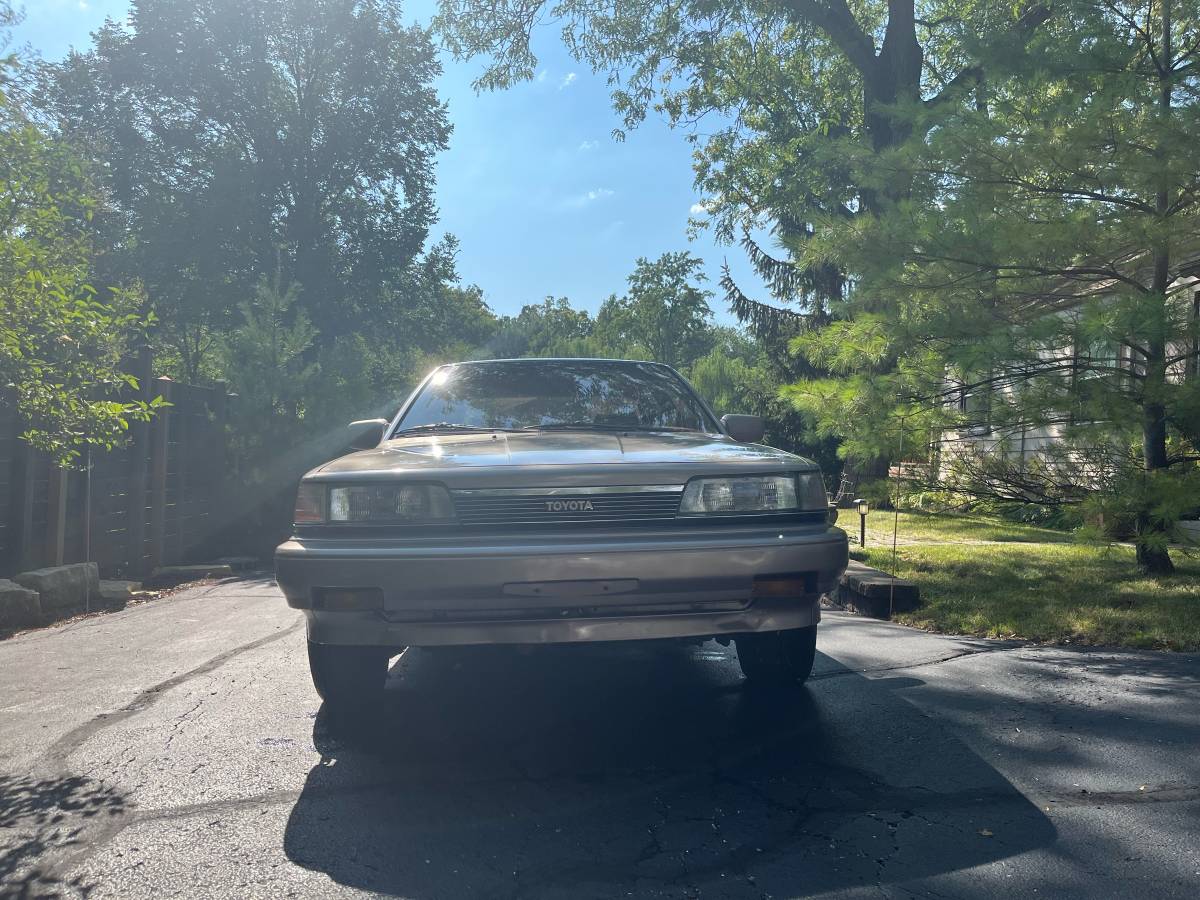 Toyota-camry-le-1988-green-1
