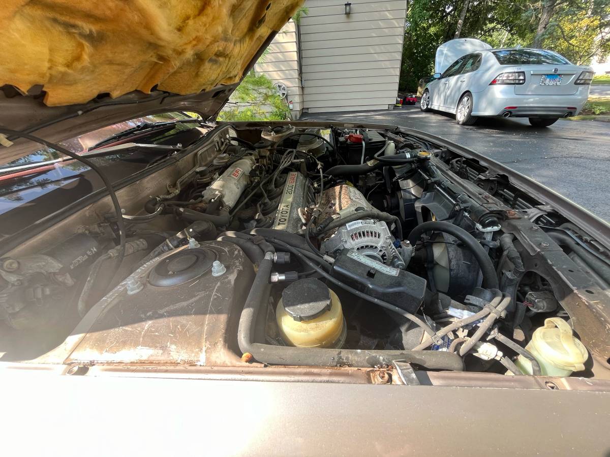Toyota-camry-le-1988-green-11