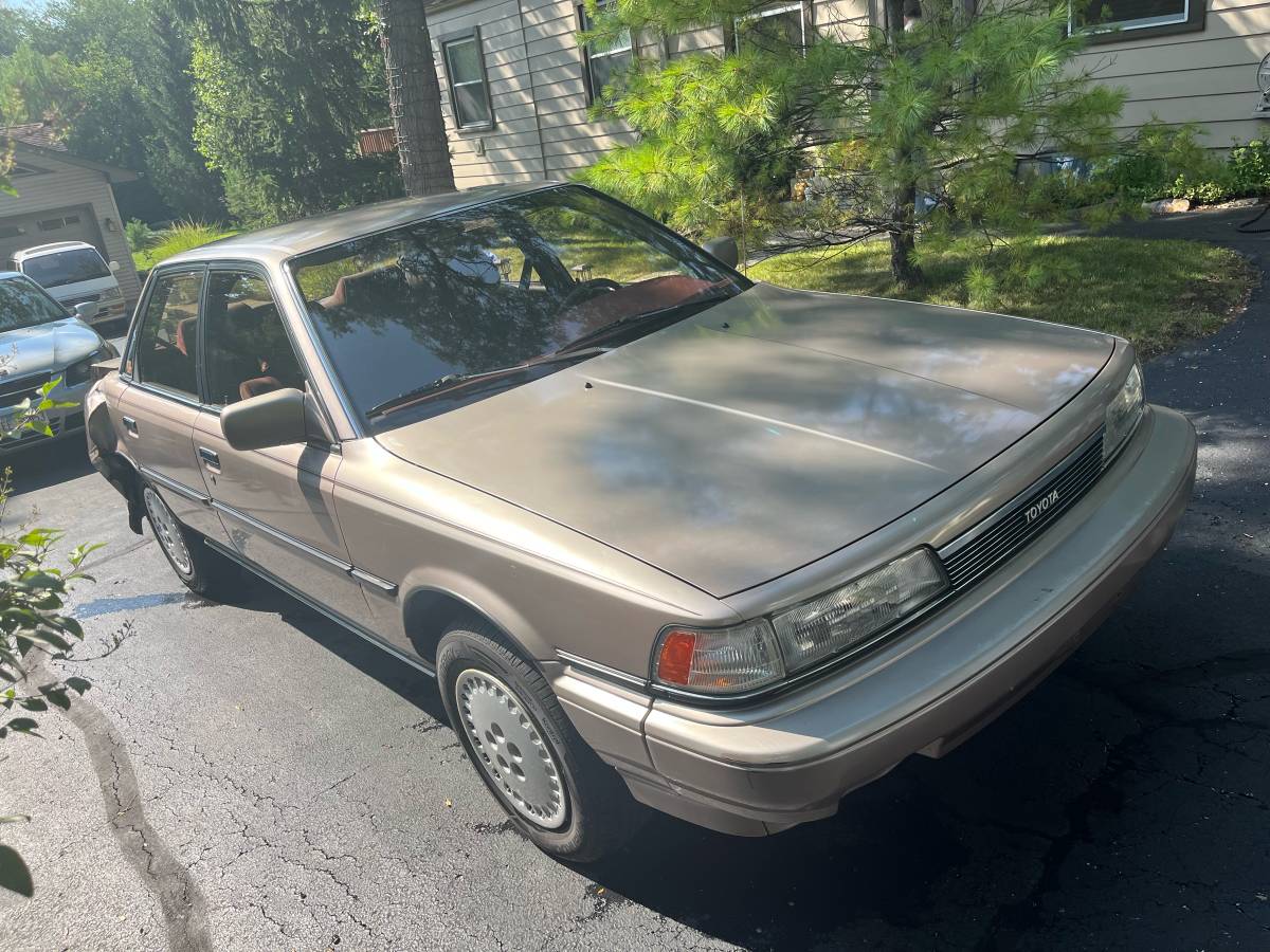 Toyota-camry-le-1988-green-2