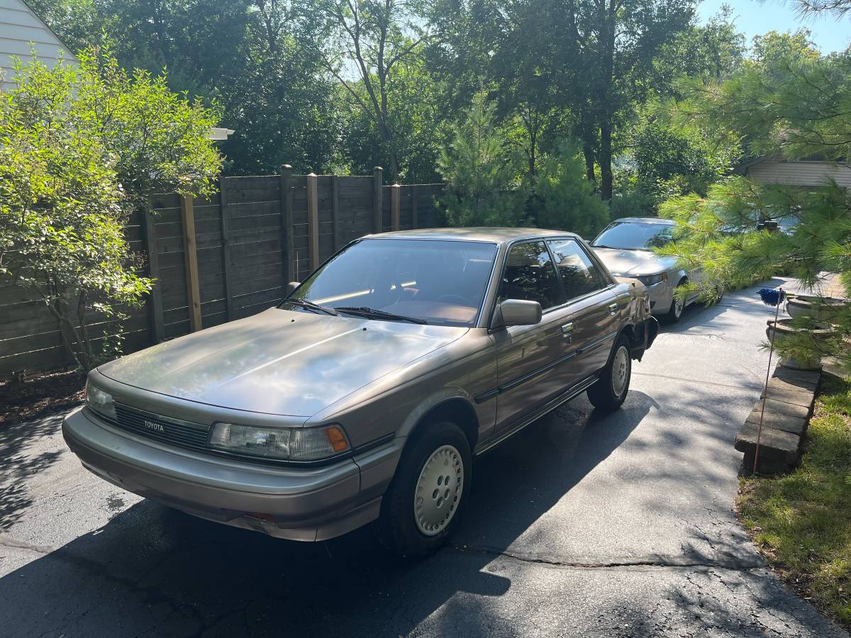 Toyota-camry-le-1988-green