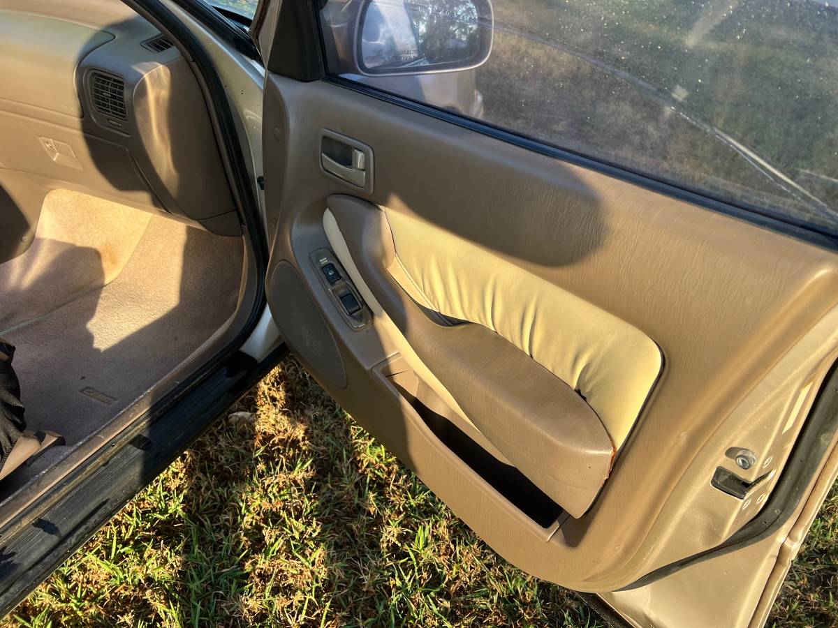 Toyota-camry-le-1995-brown-15