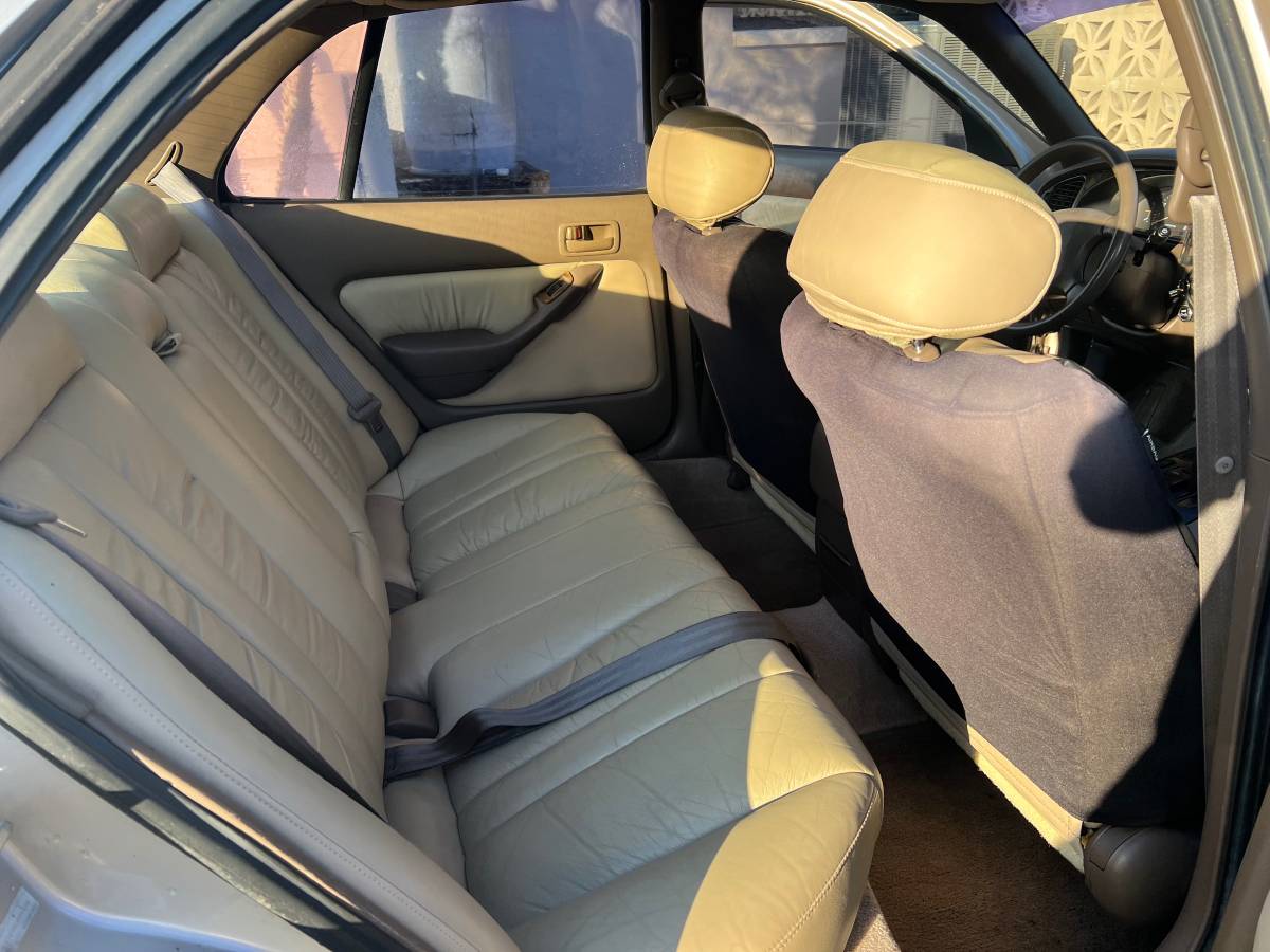 Toyota-camry-le-1995-brown-17
