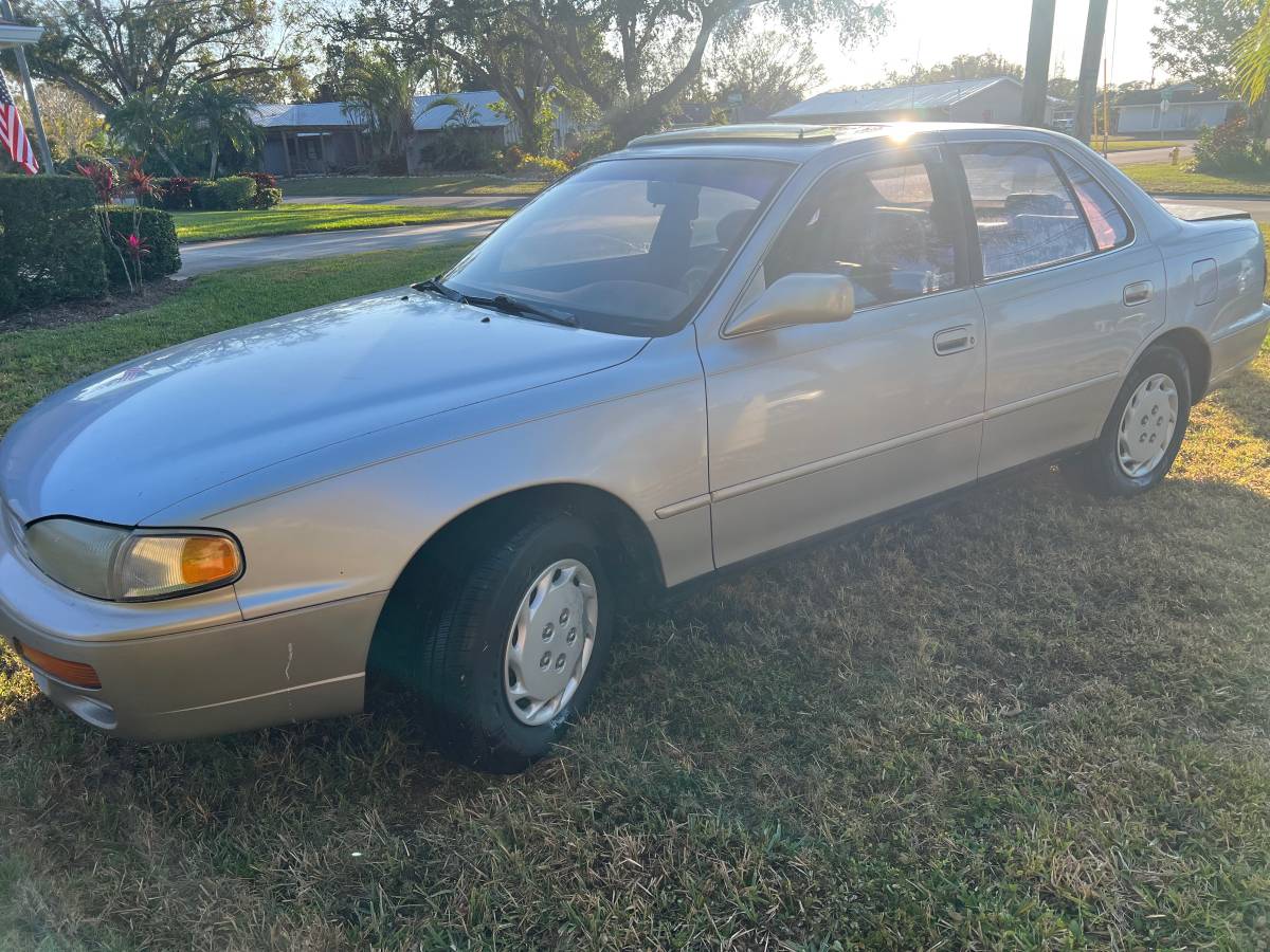 Toyota-camry-le-1995-brown-3