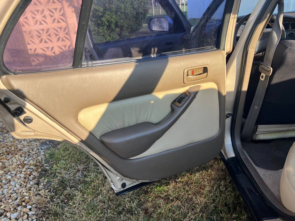 Toyota-camry-le-1995-brown-8