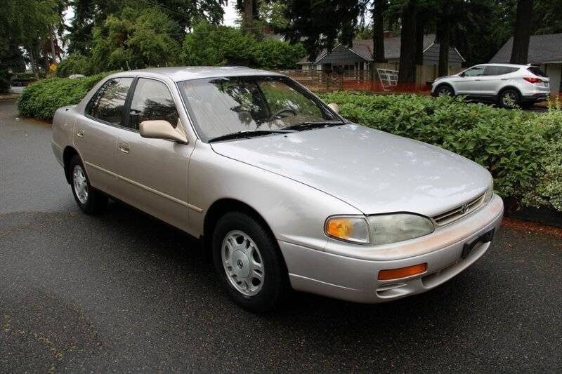 Toyota-camry-le-1995-custom-1