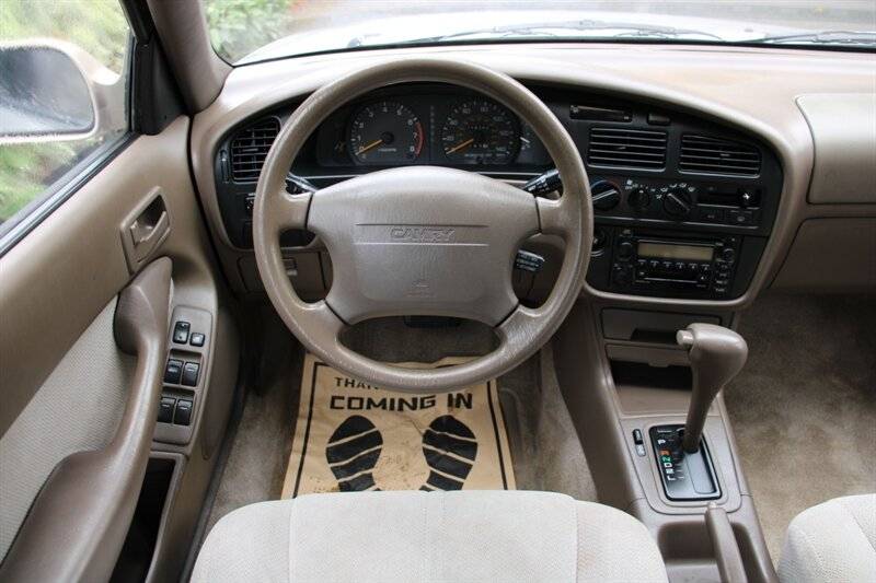 Toyota-camry-le-1995-custom-15