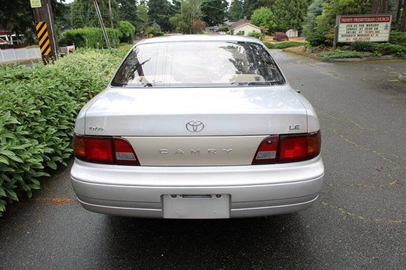 Toyota-camry-le-1995-custom-9