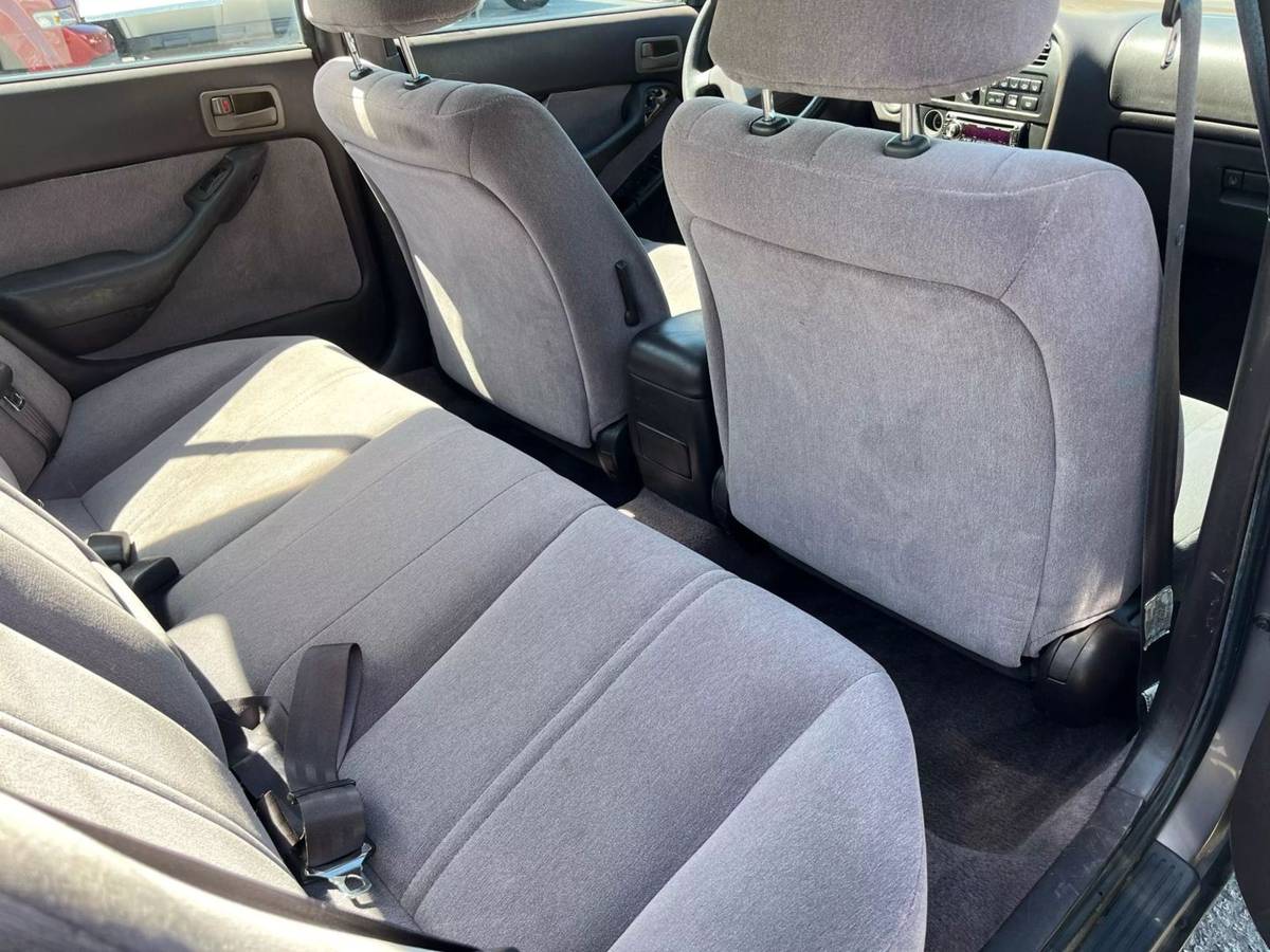 Toyota-camry-le-1995-silver-5