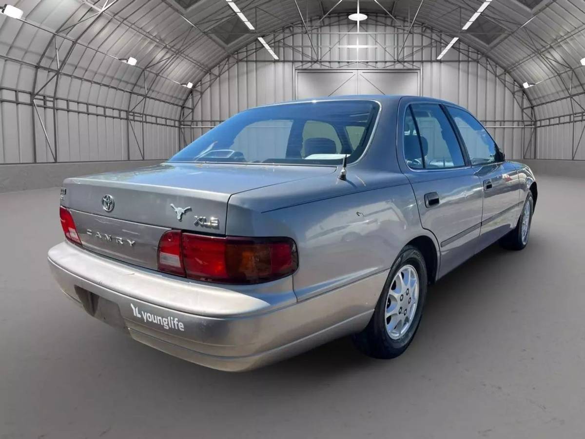 Toyota-camry-le-1995-silver-6