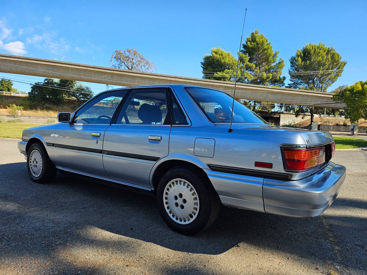 Toyota-camry-le-4dr-sedan-1988-blue-2