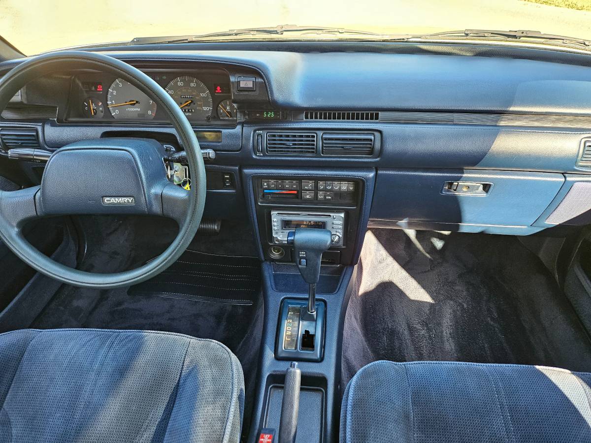 Toyota-camry-le-4dr-sedan-1988-blue-7