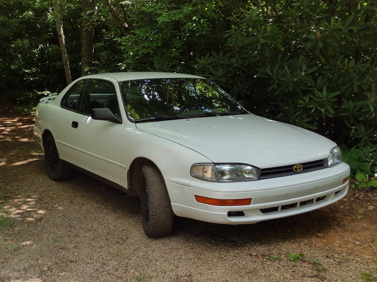 Toyota-camry-se-1994-white