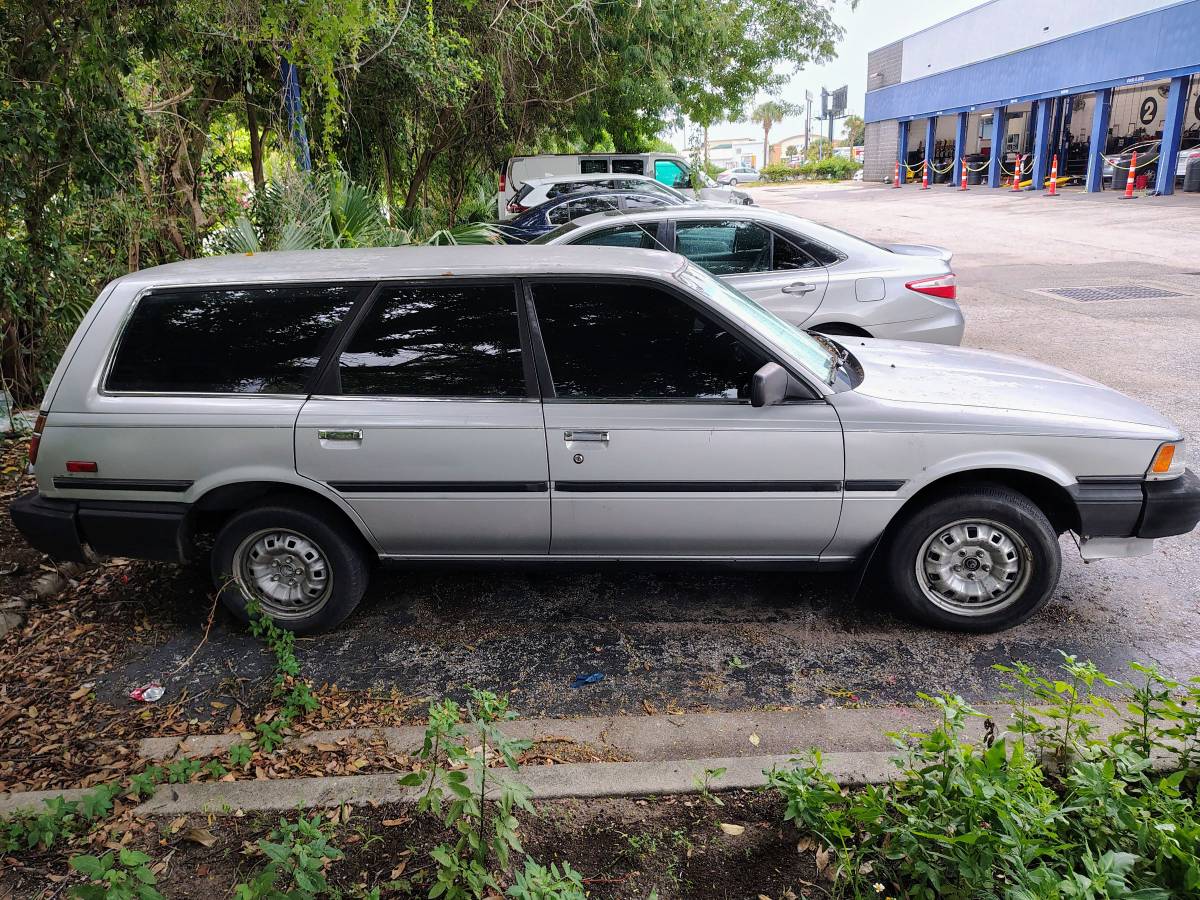 Toyota-camry-wagon-1987-blue