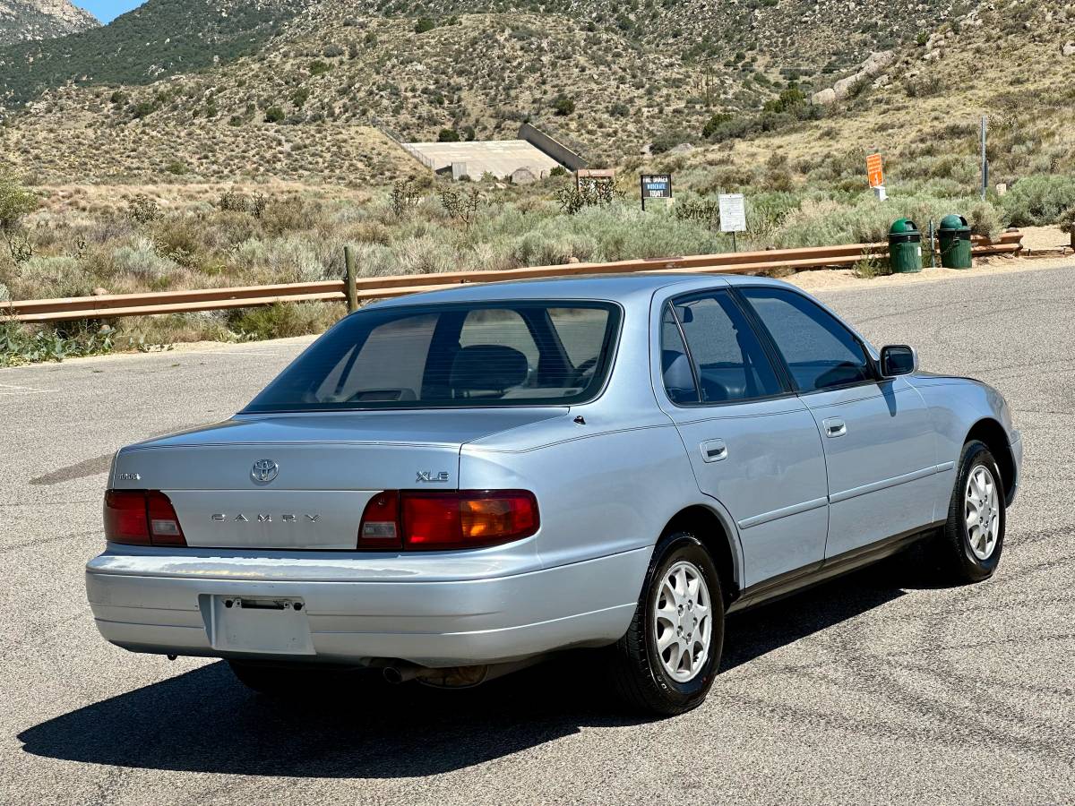 Toyota-camry-xle-1995-blue-4