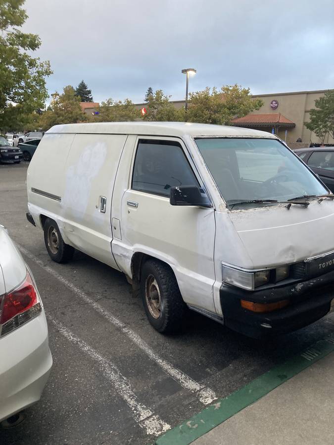 Toyota-cargo-van-1987-white-1