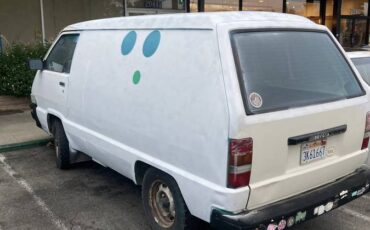 Toyota-cargo-van-1987-white-3