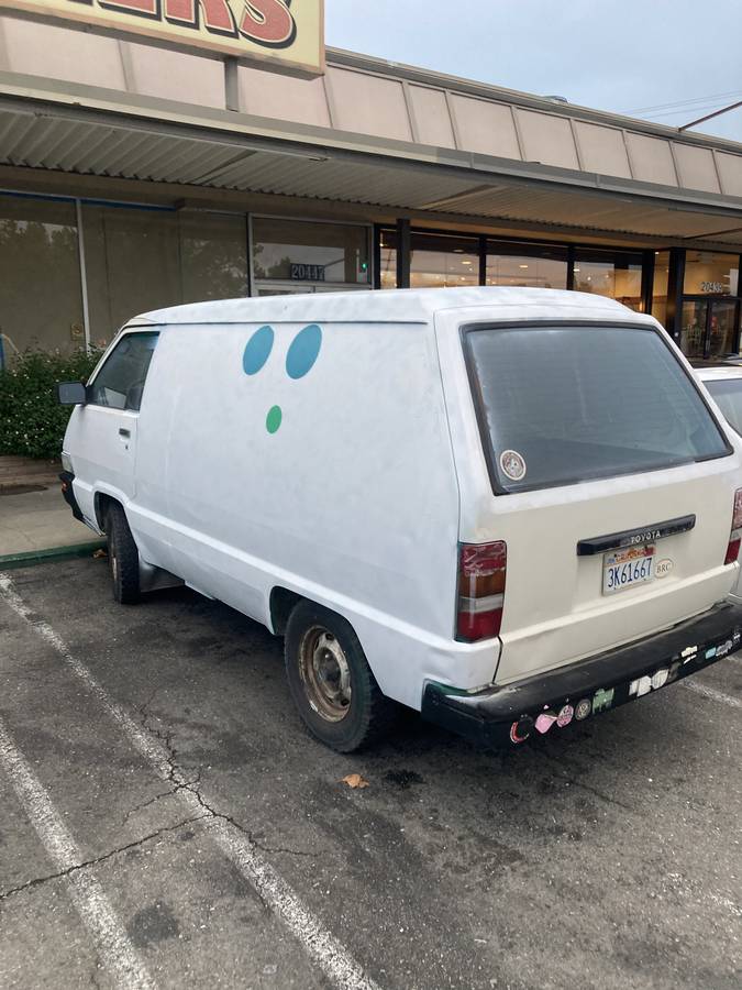Toyota-cargo-van-1987-white-3