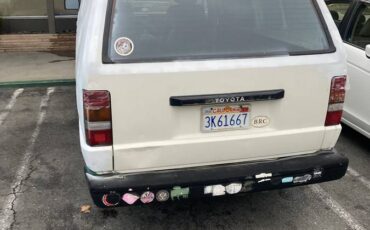Toyota-cargo-van-1987-white-4