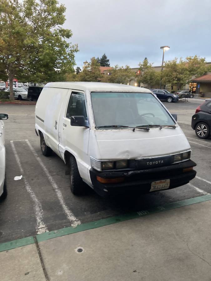 Toyota-cargo-van-1987-white