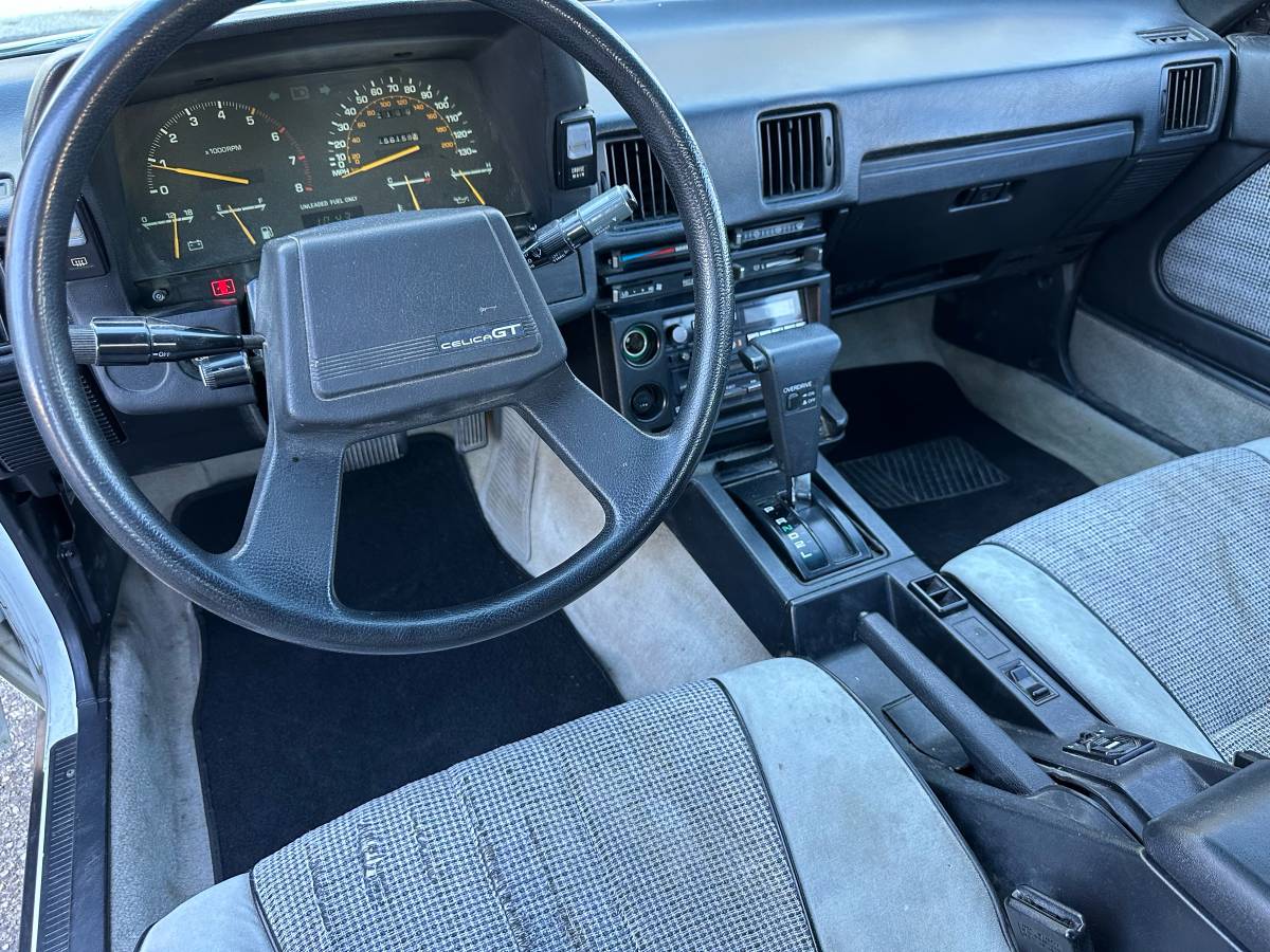 Toyota-celica-gt-1984-6