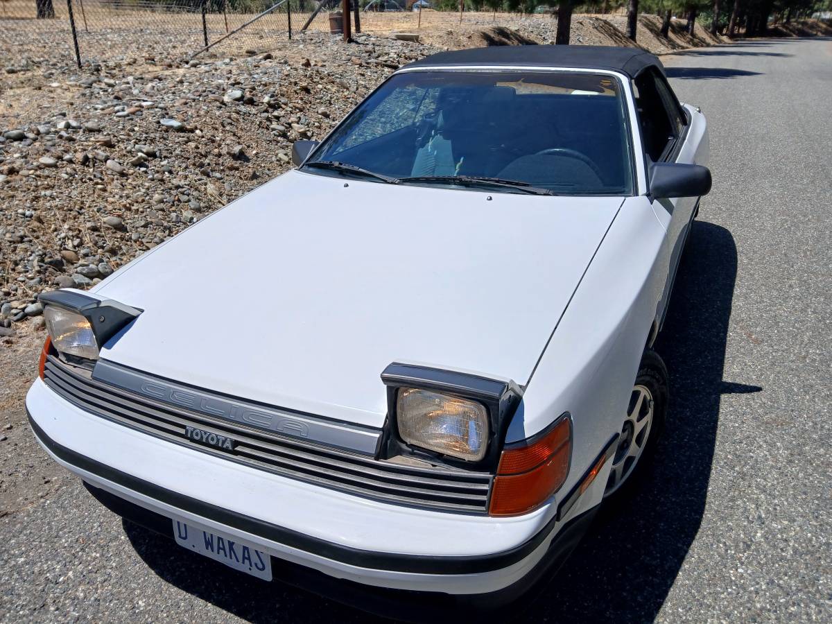 Toyota-celica-gt-convertible-1988-white-11