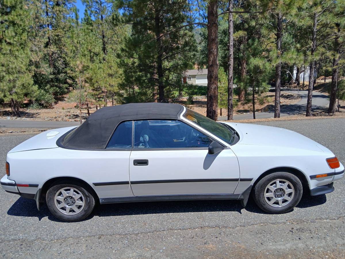 Toyota-celica-gt-convertible-1988-white-7