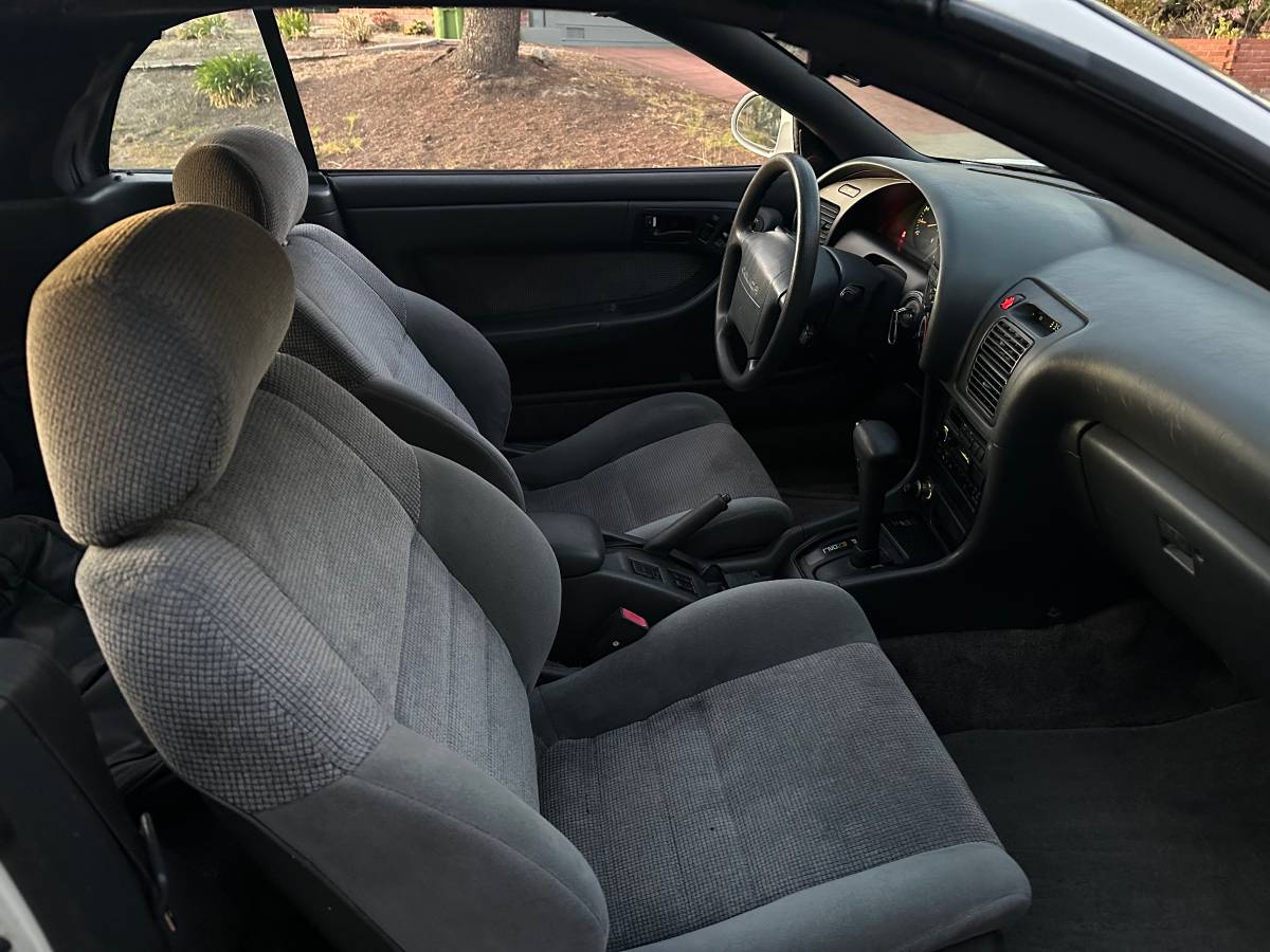 Toyota-celica-gt-convertible-1991-white-10