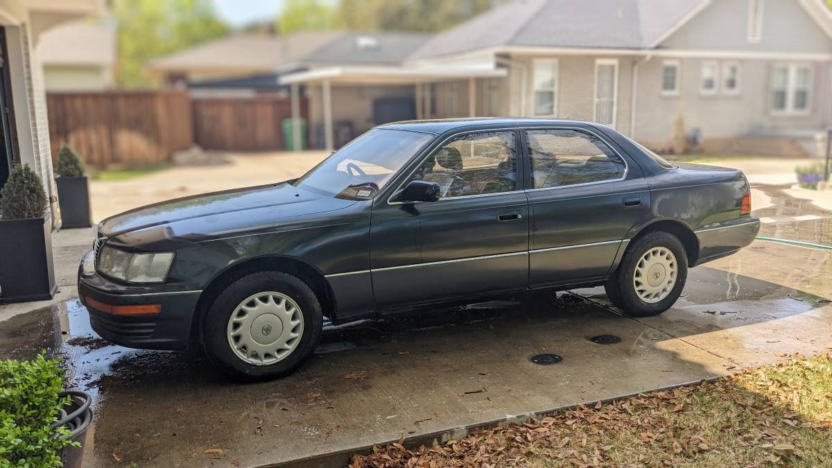 Toyota-celsior-1990-green