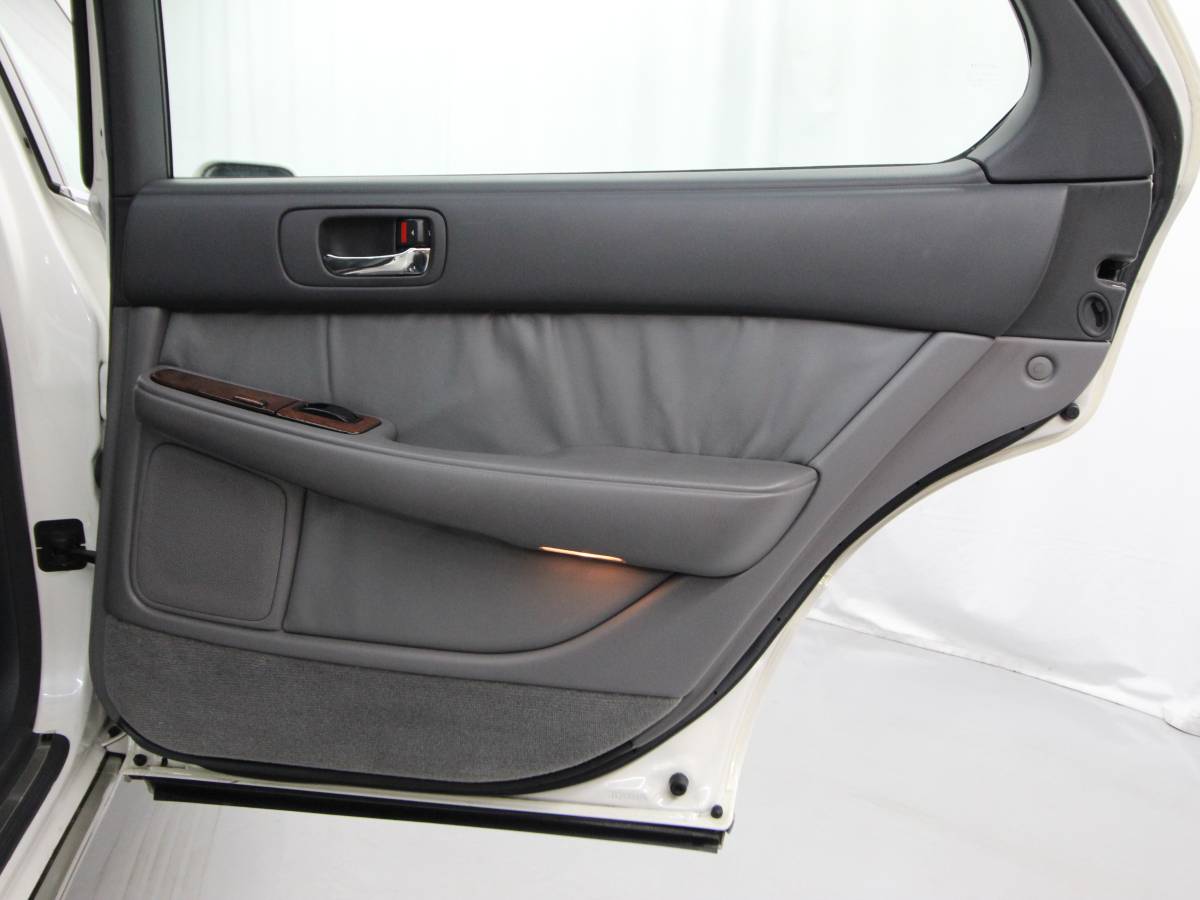Toyota-celsior-1993-white-20