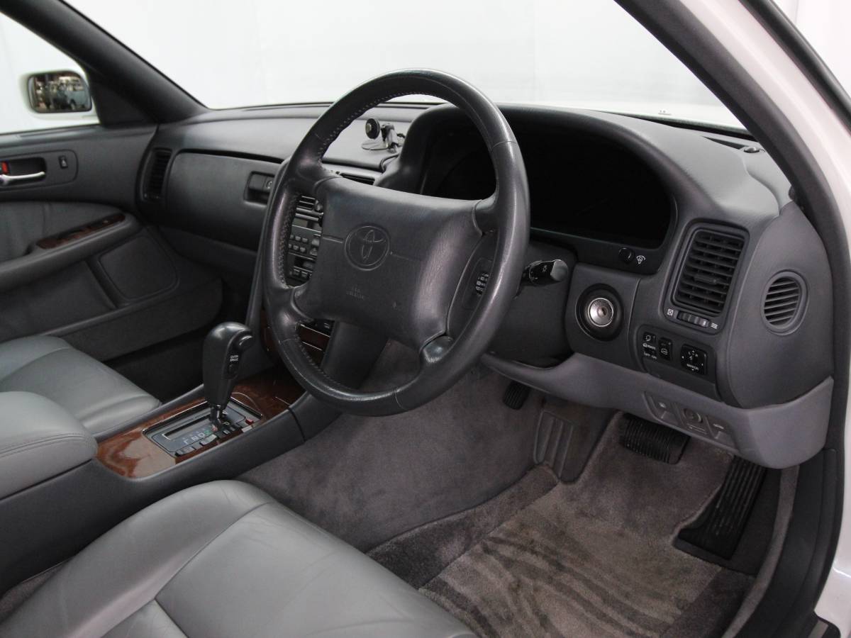 Toyota-celsior-1993-white-22