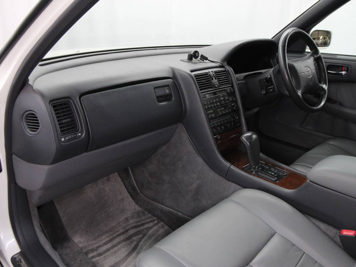 Toyota-celsior-1993-white-23