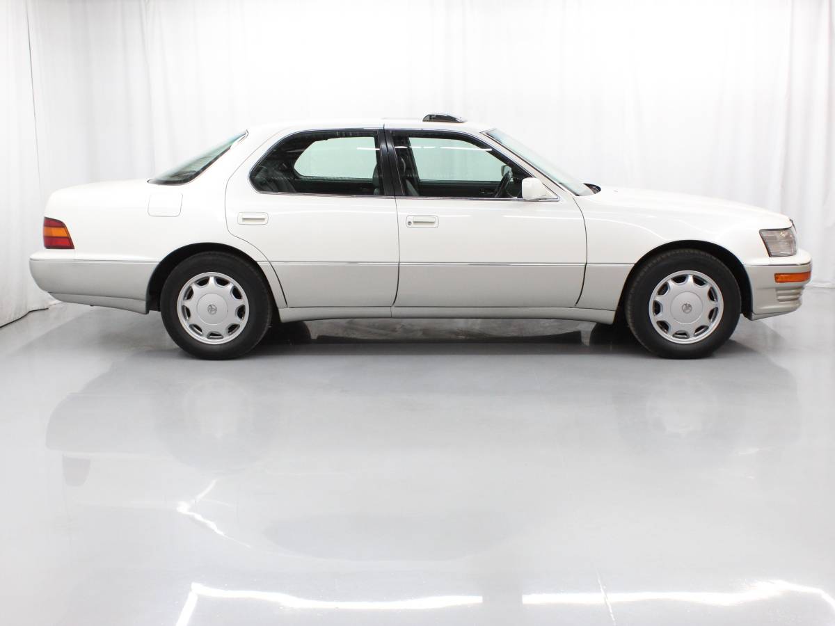 Toyota-celsior-1993-white-4