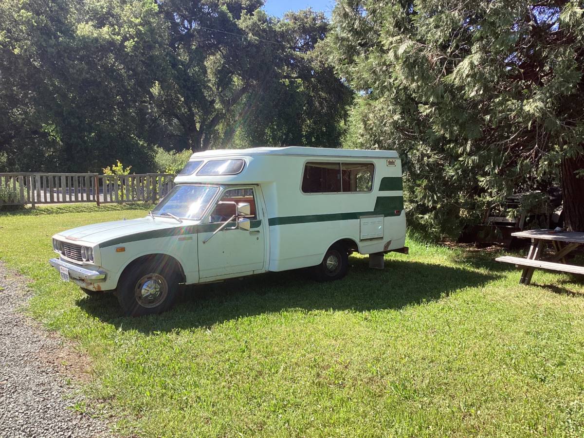 Toyota-chinook-1975-green-2