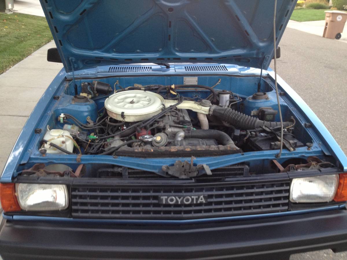 Toyota-corolla-2-door-coup-1982-blue-2