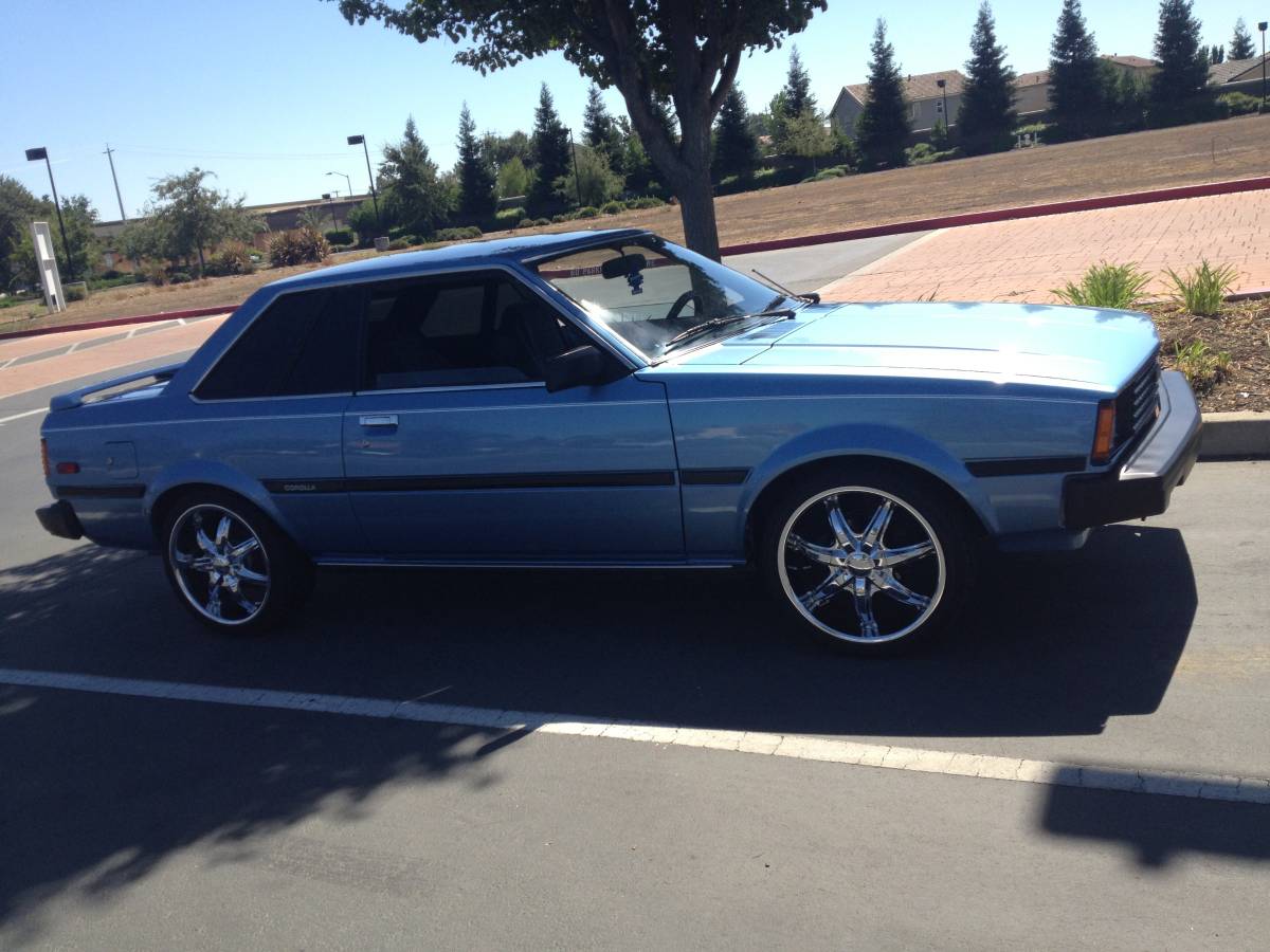 Toyota-corolla-2-door-coup-1982-blue-4