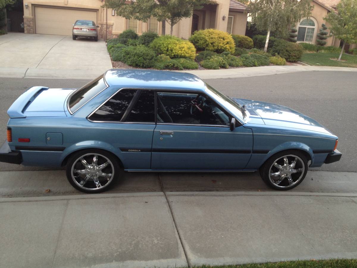 Toyota-corolla-2-door-coup-1982-blue