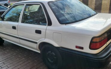 Toyota-corolla-4dr-sedan-1990-white-1