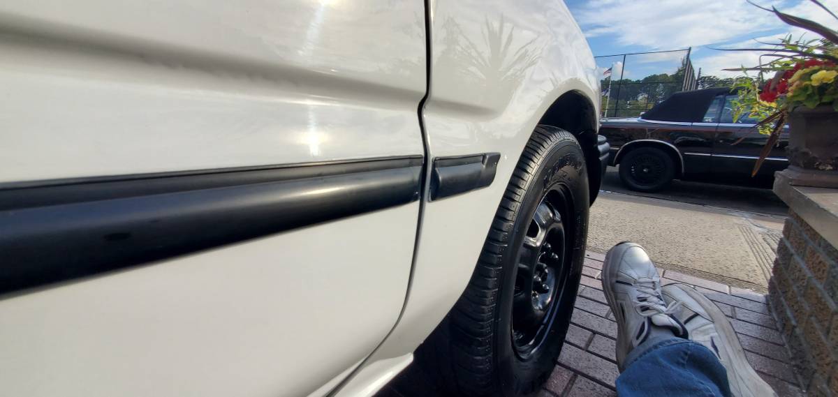 Toyota-corolla-4dr-sedan-1990-white-13