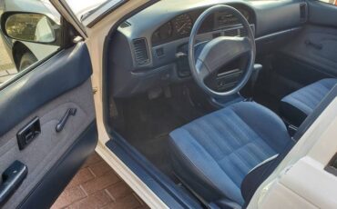 Toyota-corolla-4dr-sedan-1990-white-2