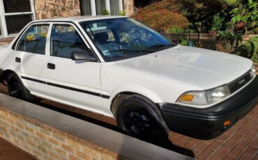 Toyota-corolla-4dr-sedan-1990-white
