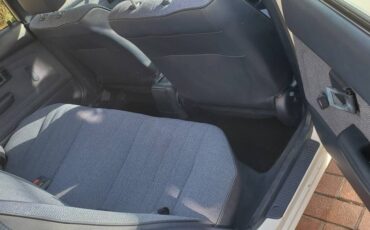 Toyota-corolla-4dr-sedan-1990-white-5