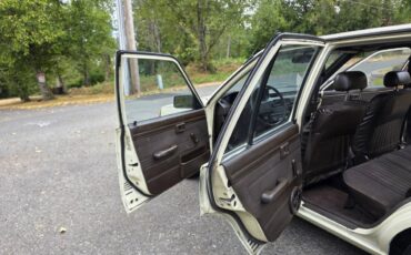 Toyota-corolla-deluxe-diesel-1985-yellow-14